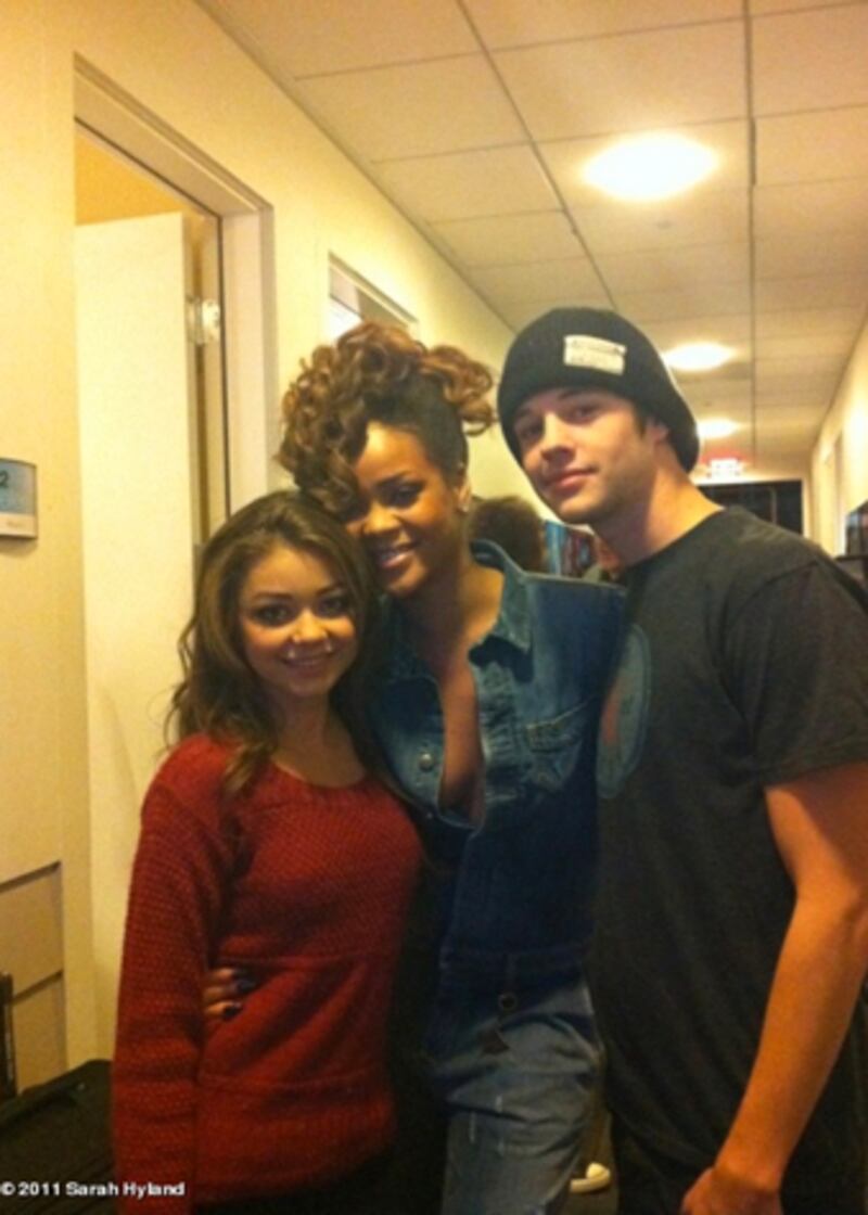 galleries/2011/12/04/taylor-swift-victorias-secret-and-more-celebrity-twitter-photos/celeb-twit-pics-hyland_jzyysl