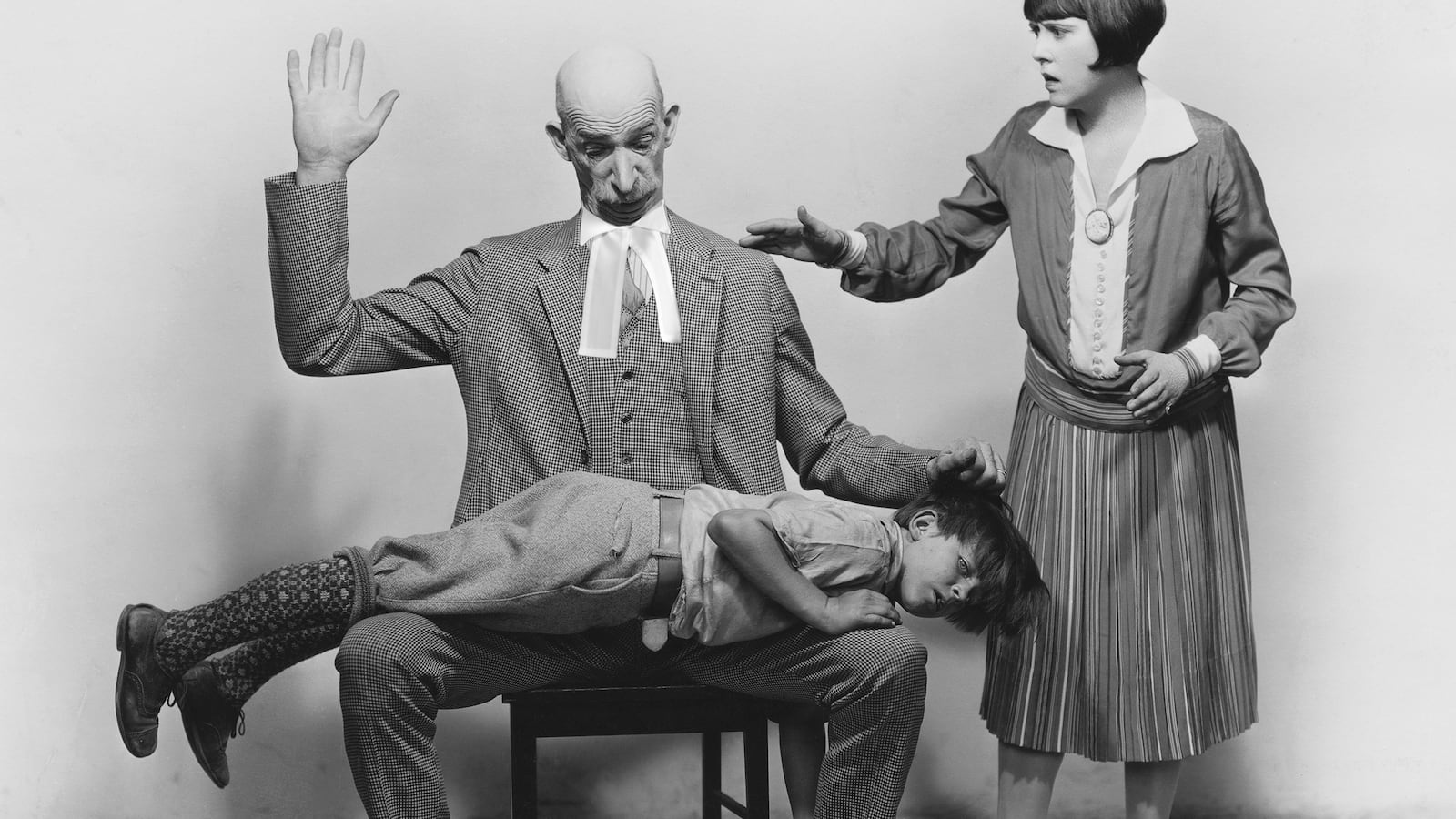 articles/2015/11/20/arkansas-spanking-judge-traded-lighter-sentences-for-sex-commission-says/151119-michaelson-judge-tease_ne5dwn