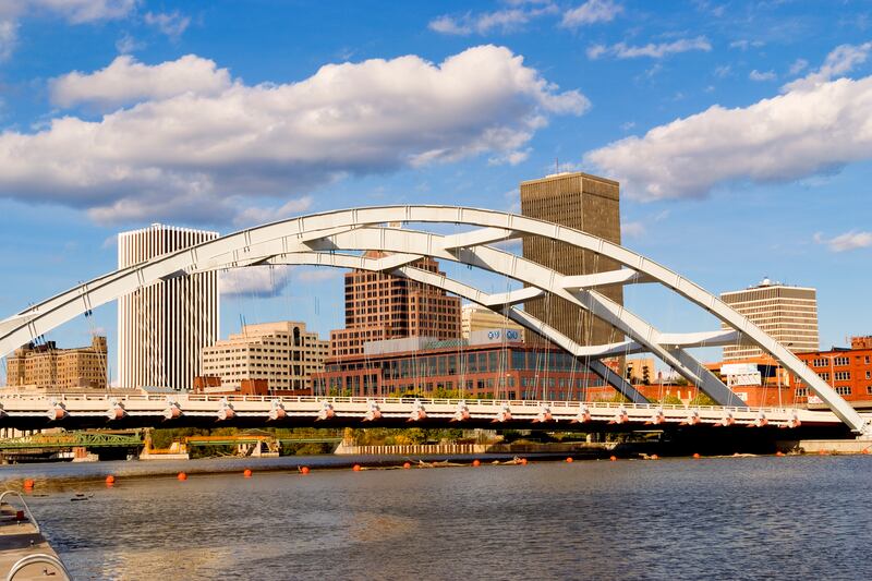 galleries/2014/02/14/best-cities-to-find-love-and-stay-in-love-photos/city-love-rochester_sdyh9n