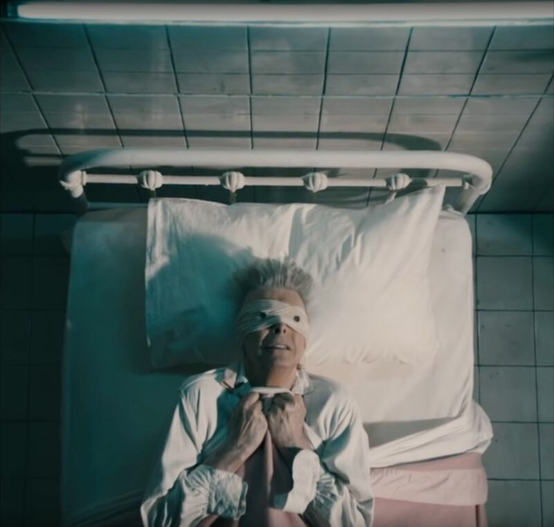 galleries/2016/01/11/david-bowie-style-icon-photos/160111-david-bowie18_hvnjew