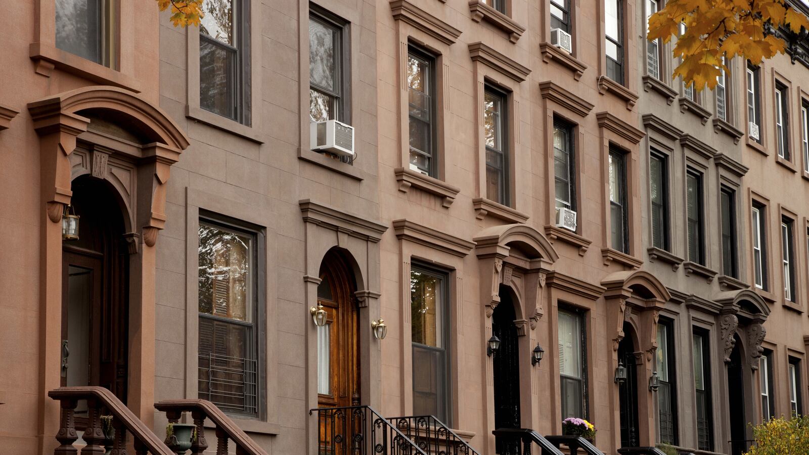 articles/2014/09/17/from-a-broken-lease-a-dream-nyc-home/140916-crocker-lease-tease_gus2yj