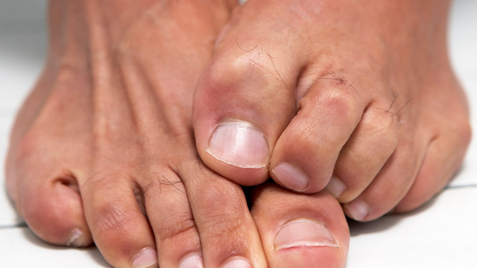 cheats/2013/08/31/man-swallowed-human-toe-in-bar/130829-weird-cheat-sheet-toedrink_rqsazl