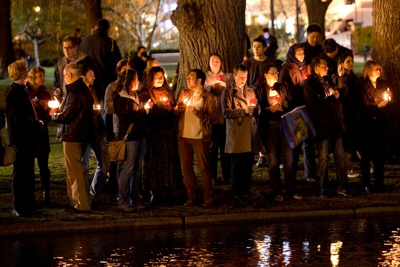 articles/2013/04/16/boston-mourns-marathon-monday-attack-victims-with-memorials-vigils/130416-boston-day-2-vigils-crocker-tease_pvpasm