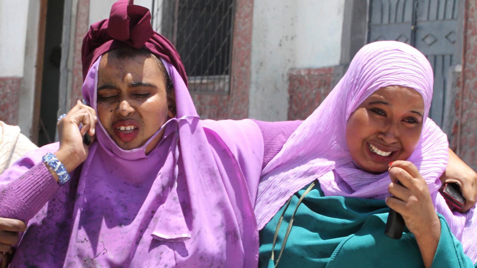 cheats/2012/04/04/mogadishu-theatre-bombed/somalia-mogadishu-national-theatre-bombing-cheat_eokhne