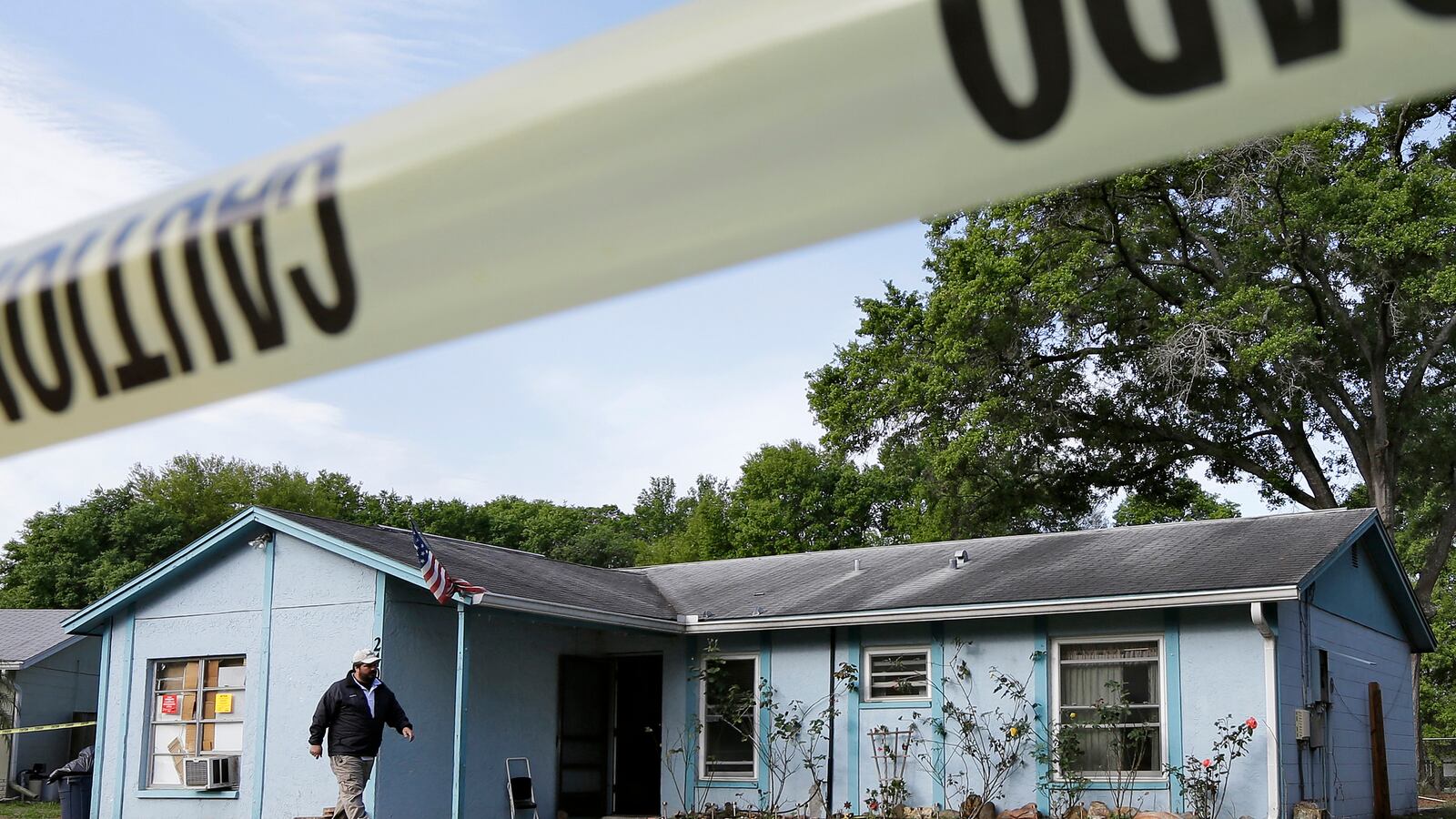 cheats/2013/03/01/man-trapped-by-florida-sinkhole/130301-fl-sinkhole-lost-cheat_mvnv16