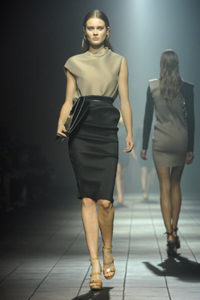 galleries/2011/09/30/paris-fashion-week-spring-summer-2012-photos/lanvin3-paris-fashion-photos_glmjfu