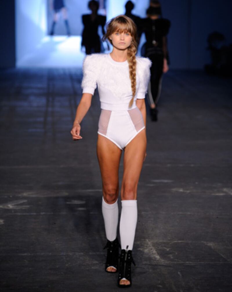 galleries/2009/09/12/ny-fashion-week-day-3/fashion-day-3---wang-2_xdk47u