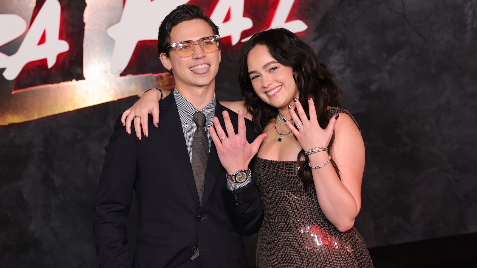 Tanner Buchanan and Mary Mouser.