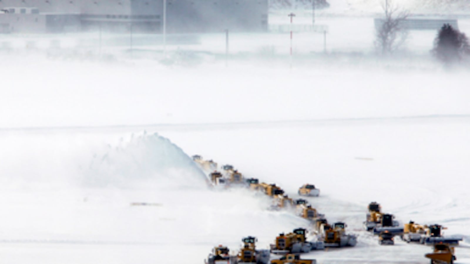 cheats/2011/02/02/winter-storm-slams-midwest/blizzard-cancels-flights_powlw1