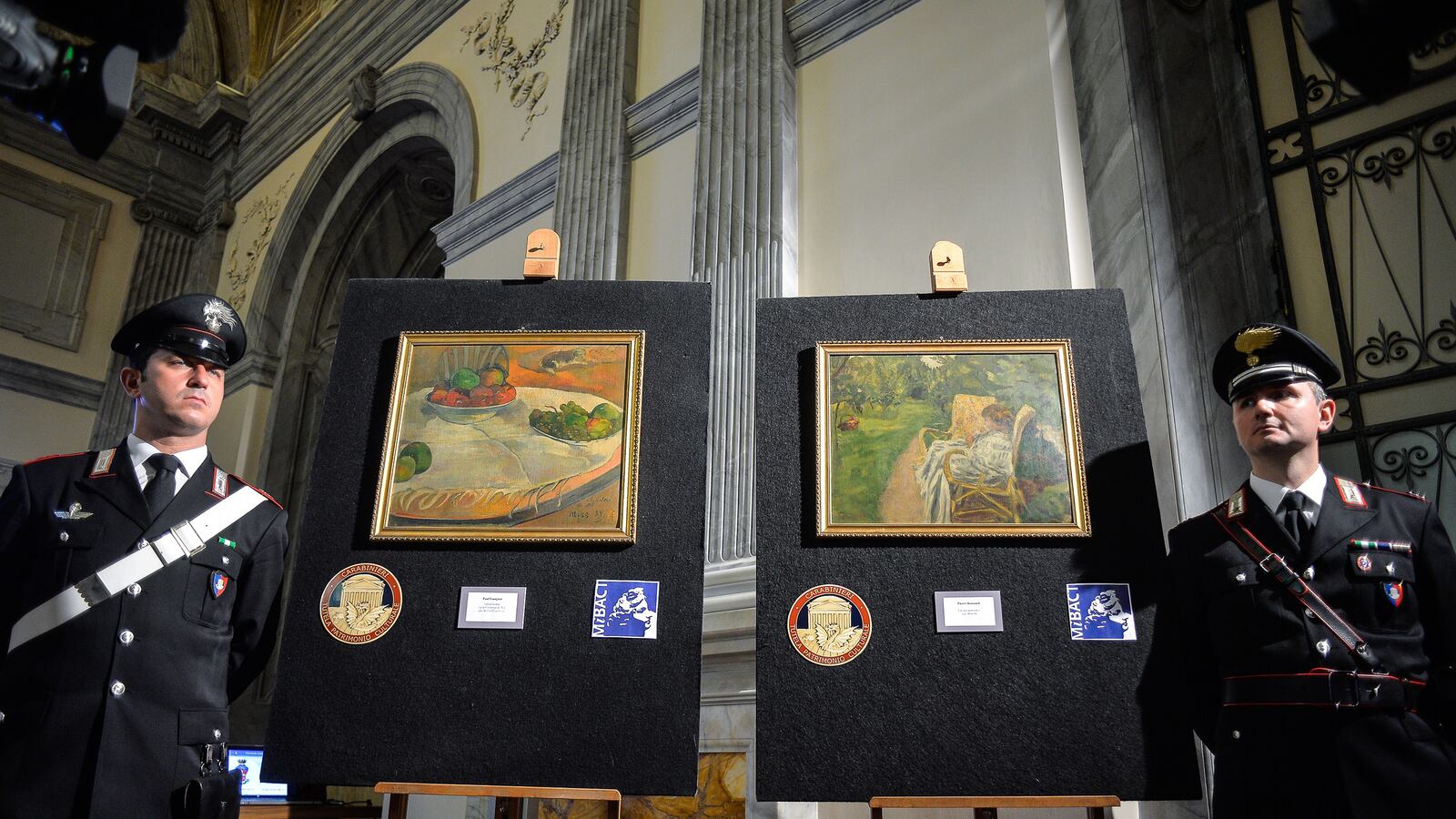 articles/2014/04/10/italian-autoworker-discovers-stolen-masterpieces-on-his-kitchen-wall/140409-gauguin-nadeau-tease_veqrzt