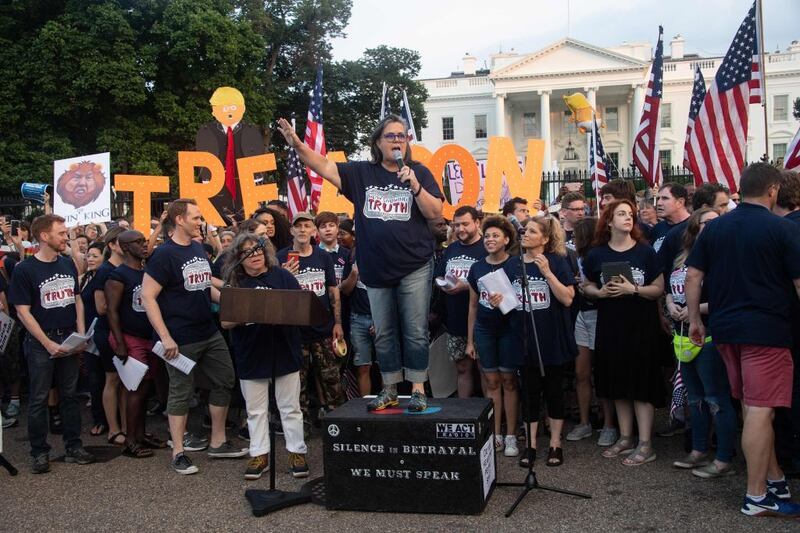 US comedian Rosie O'Donnell addresses a protest against US President Donald Trump in front of the White House in Washington, DC, on August 6, 2018. (Photo by NICHOLAS KAMM / AFP)        (Photo credit should read NICHOLAS KAMM/AFP via Getty Images)