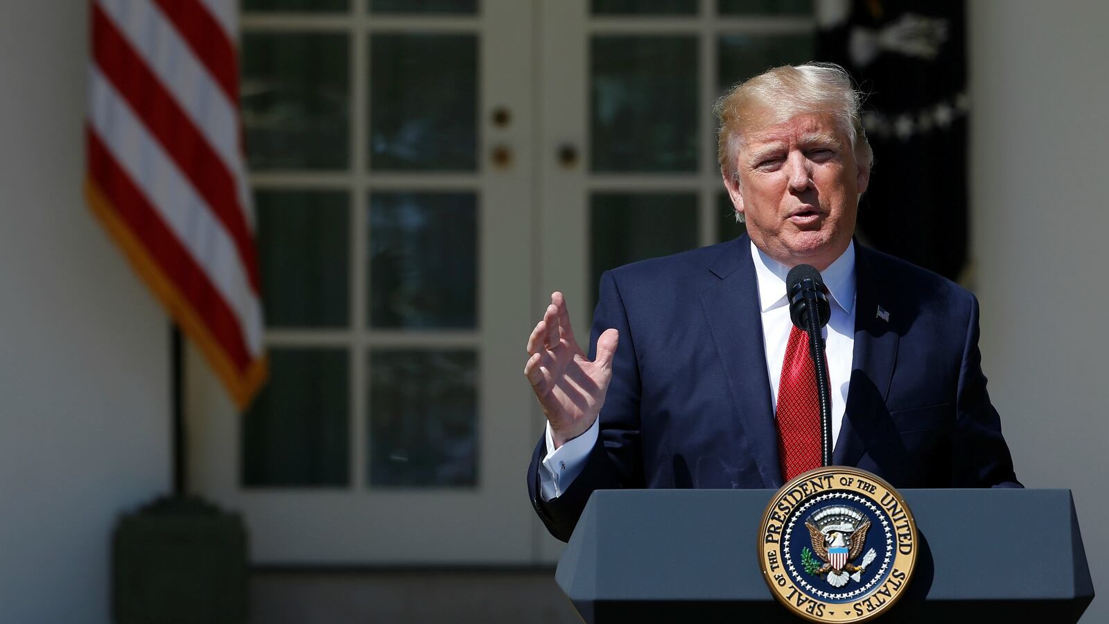 cheats/2017/04/10/groups-sue-for-white-house-visitor-logs/170410-wh-visitor-logs-cheat_r1adi7