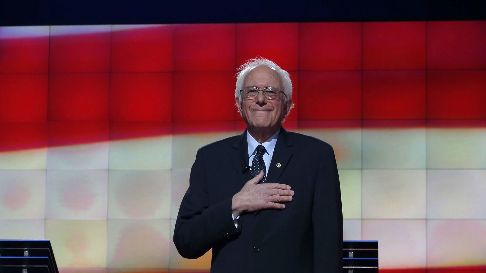 cheats/2016/04/15/sanders-heads-to-vatican-with-family/160415-bernie-sanders-family-vatican-cheat_orqhku