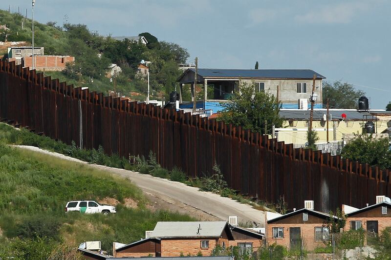 articles/2013/01/29/as-obama-offers-immigration-plan-report-shows-border-patrol-corruption/130128-Becker-Border-Patrol-tease_c0npyw