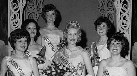 galleries/2009/09/02/diane-sawyer-through-the-years/diane-sawyer-5_smyt9t