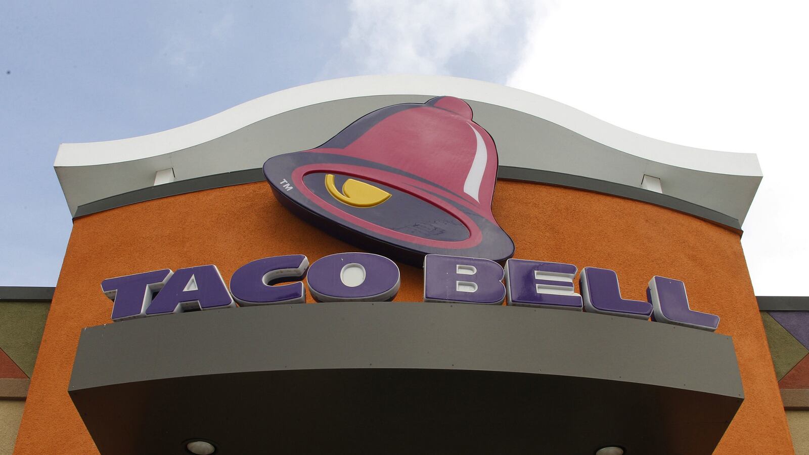 cheats/2014/10/28/taco-bell-launches-new-ordering-app/141028-taco-bell-cheat_qpk6cg