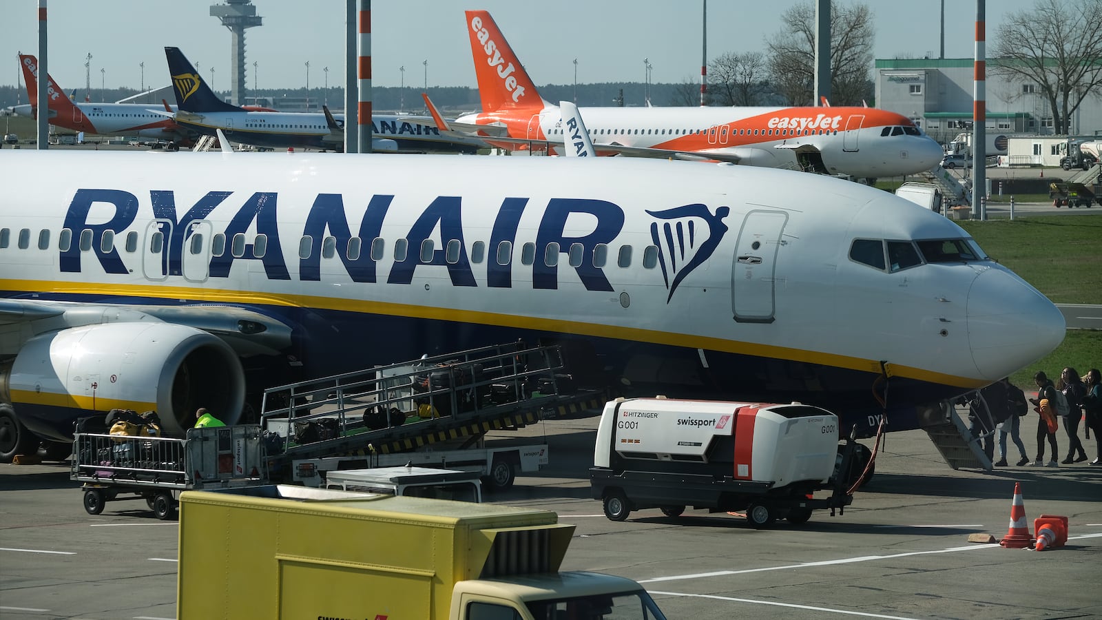 SCHOENEFELD, GERMANY - MARCH 20: Ryanair and easyJet passenger planes stand at Schoenefeld Airport near Berlin on March 20, 2019 in Schoenefeld, Germany. Schoenefeld has become a hub for the two discount airliners. (Photo by Sean Gallup/Getty Images)