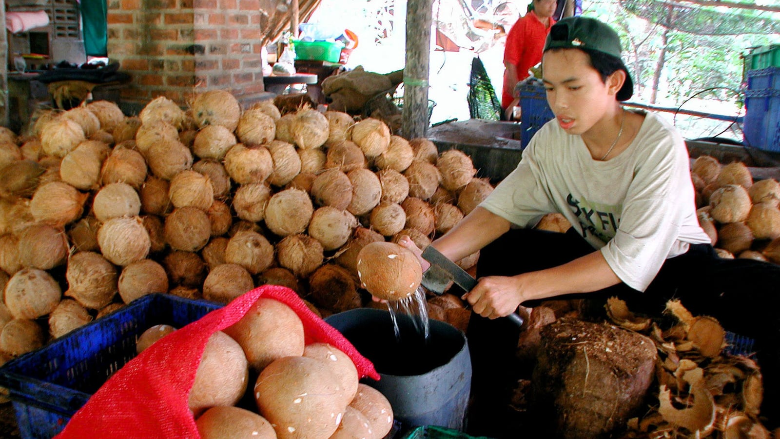 articles/2014/03/28/oil-pulling-miracle-cure-or-oily-mess/140325-daily-burn-tease_cg8ntv