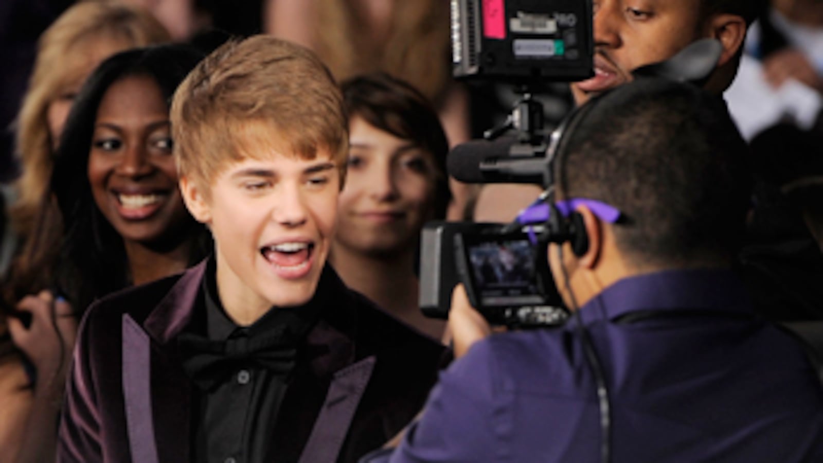 cheats/2011/02/12/justin-bieber-movie-makes-12m/justin-bieber-1_lw4ey8