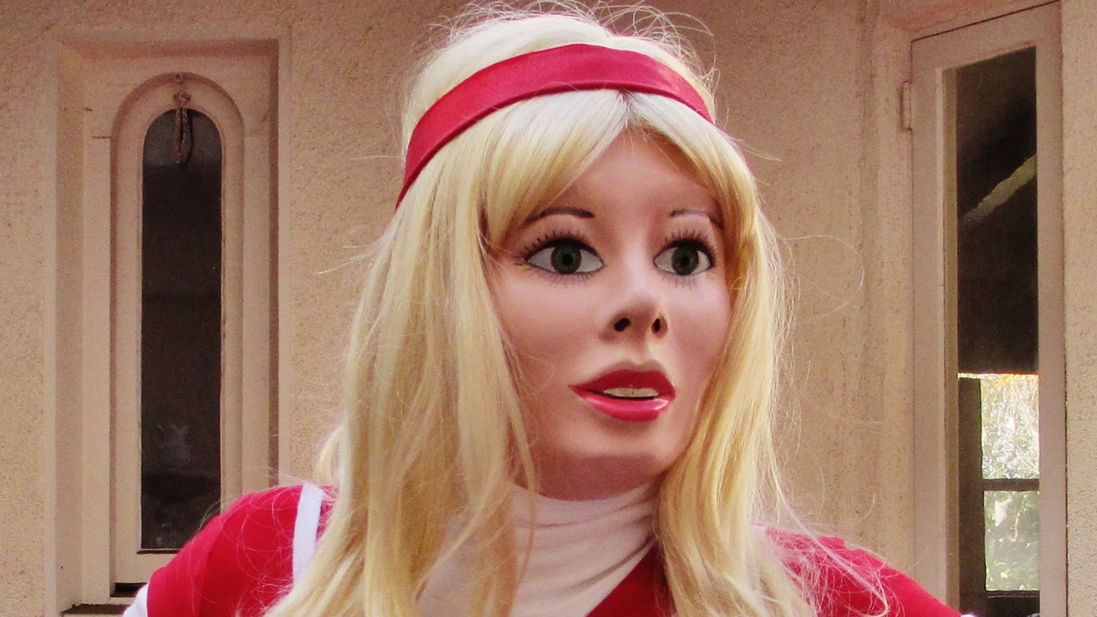 galleries/2014/01/06/inside-the-secret-world-of-men-who-dress-as-dolls-photos/gal-strochlic-dolls-TEASE_qdj0t1