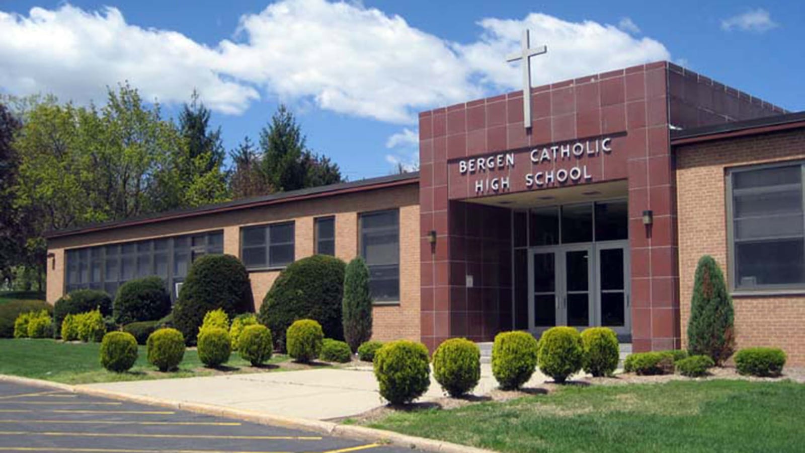 180410-messer-bergen-hs-assault-tease_tazxlz