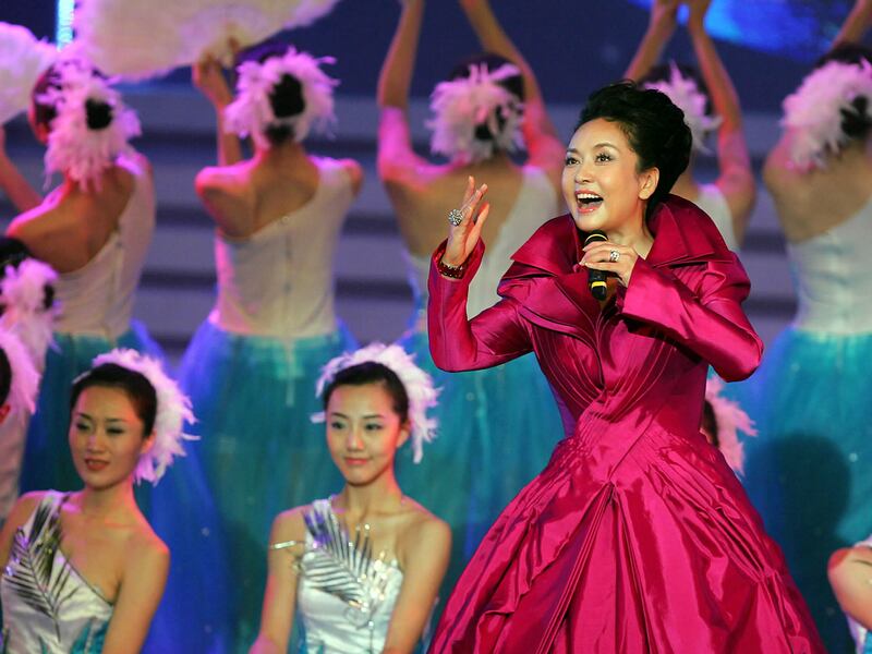 galleries/2012/02/14/5-fun-facts-about-china-s-leader-to-be-that-you-won-t-hear-on-his-u-s-visit/china-vice-president-xi-jinping-us-visit-peng-liyuan_tq2vbj