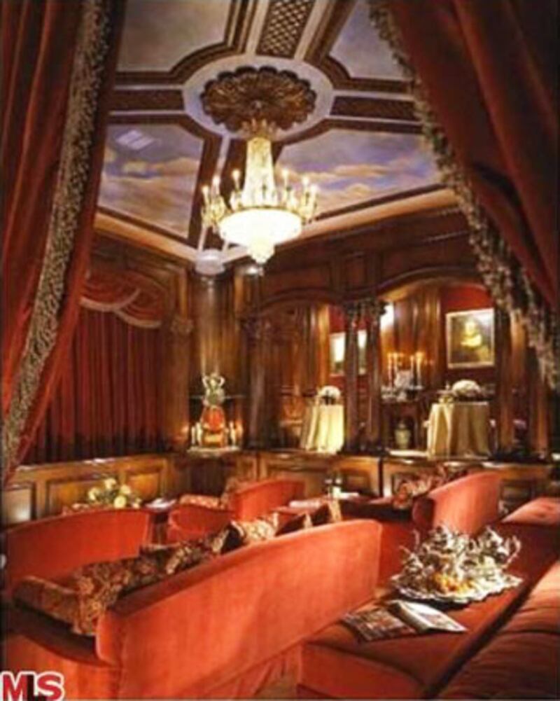 galleries/2010/08/04/the-house-where-michael-jackson-died/where-jacko-died---8_rqxss1