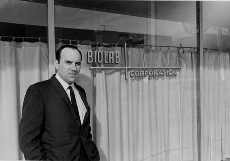 galleries/2010/09/02/america-s-9-worst-demagogues/demagogues---depugh-minutemen_o3xuvt