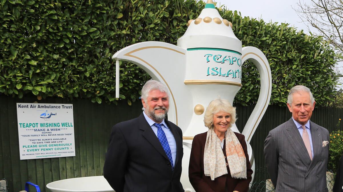 articles/2014/03/27/me-german-a-very-long-time-ago-says-charles/charles-teapot_nilbxr