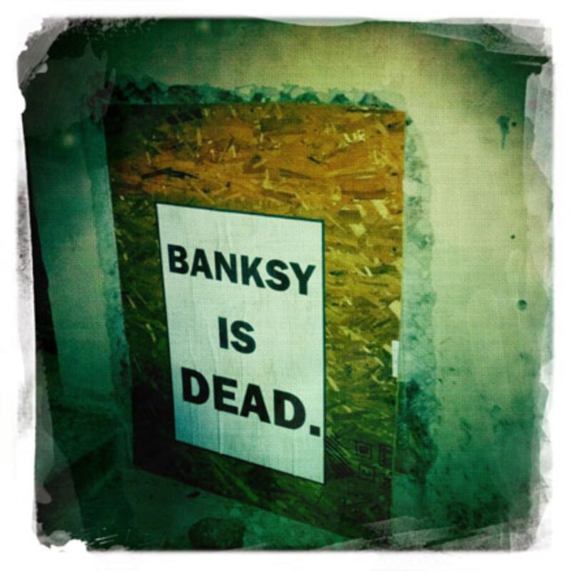 galleries/2011/02/18/banksy-takes-los-angeles/banksy-in-la-5_hj9kqo