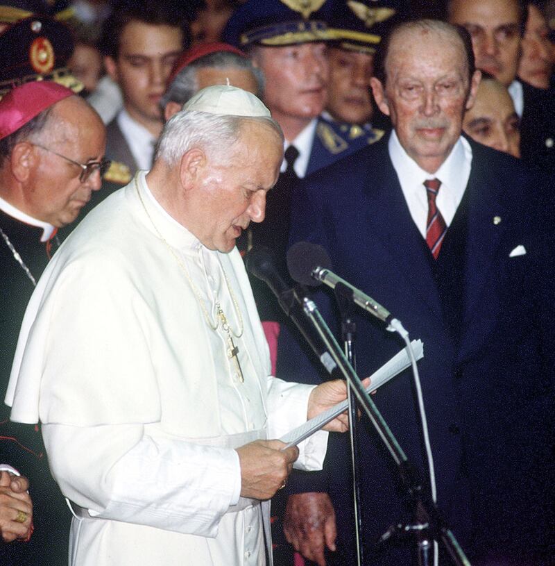 galleries/2015/06/10/when-popes-meet-dictators-photos/150610-dictators-and-popes-05_hf9get
