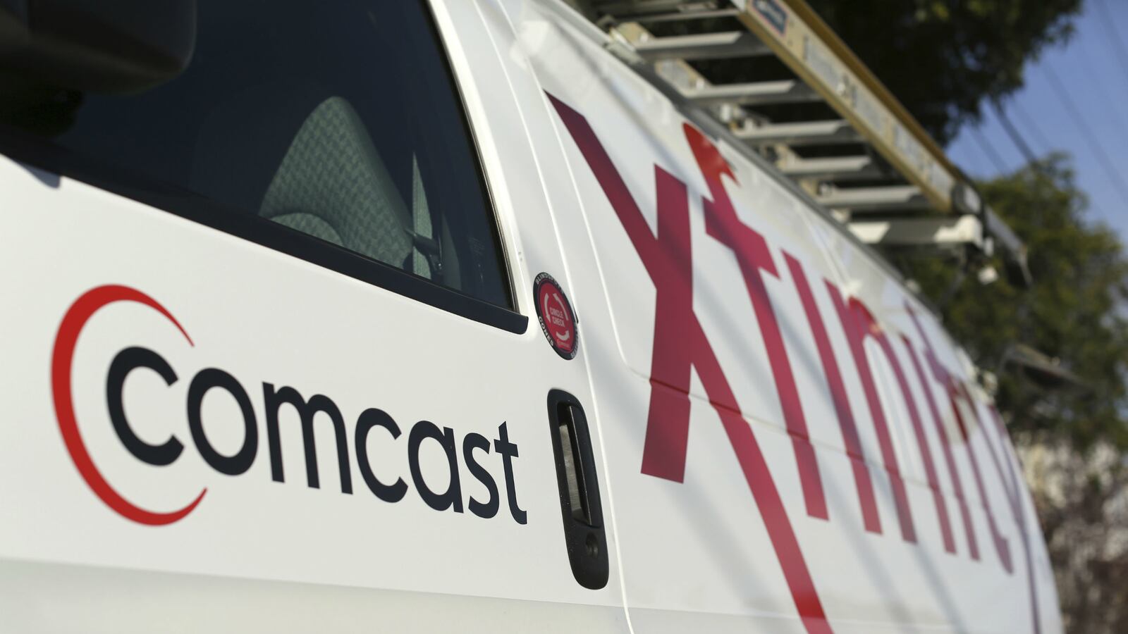 cheats/2015/07/13/comcast-launches-new-streaming-service/150713-comcast-streaming-service-cheat_uqs9yw