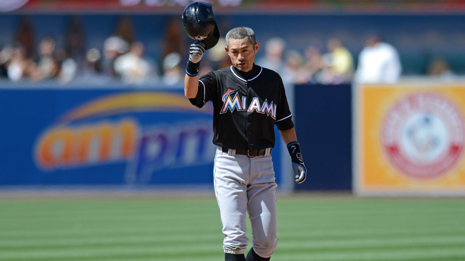 cheats/2016/06/16/ichiro-suzuki-breaks-record-4-257-hits/160616-ichiro-suzuki-cheat_k2de7d