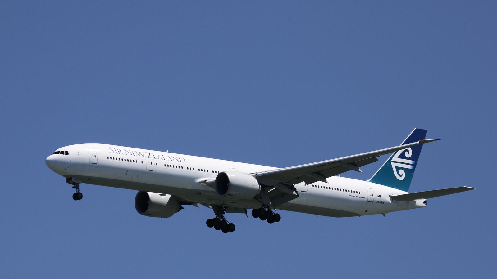 A flight had to make a u-turn over the Pacific Ocean on Thursday, forcing passengers to endure a grueling 16-hour flight to nowhere.