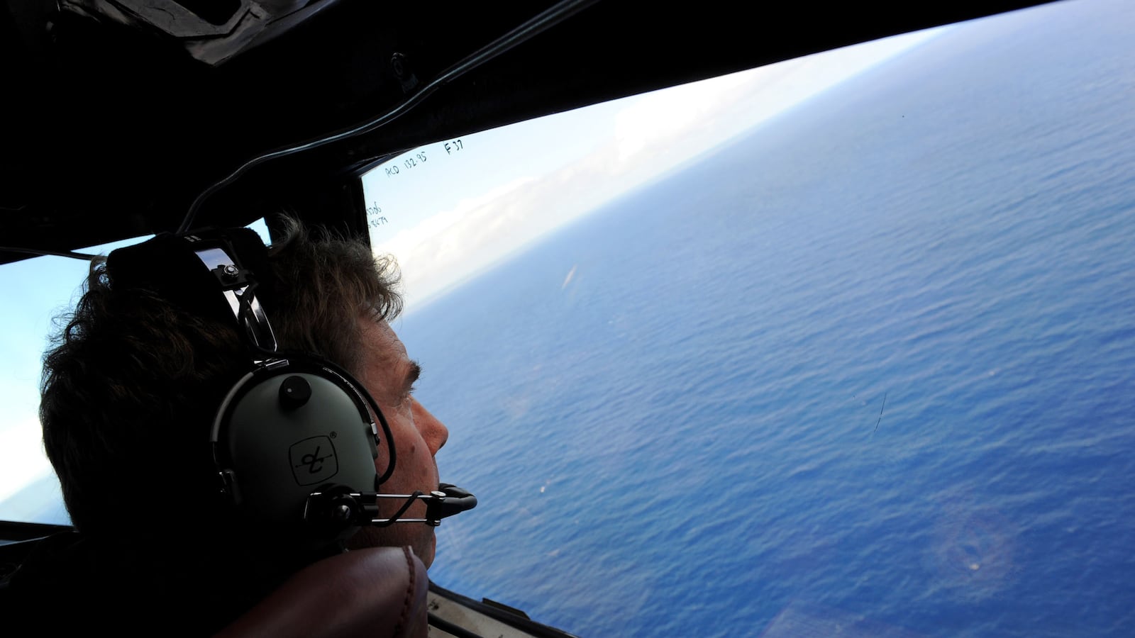 cheats/2014/06/26/mh370-crew-was-likely-unconscious/140626-malaysia-airlines-cheat_k8aok4