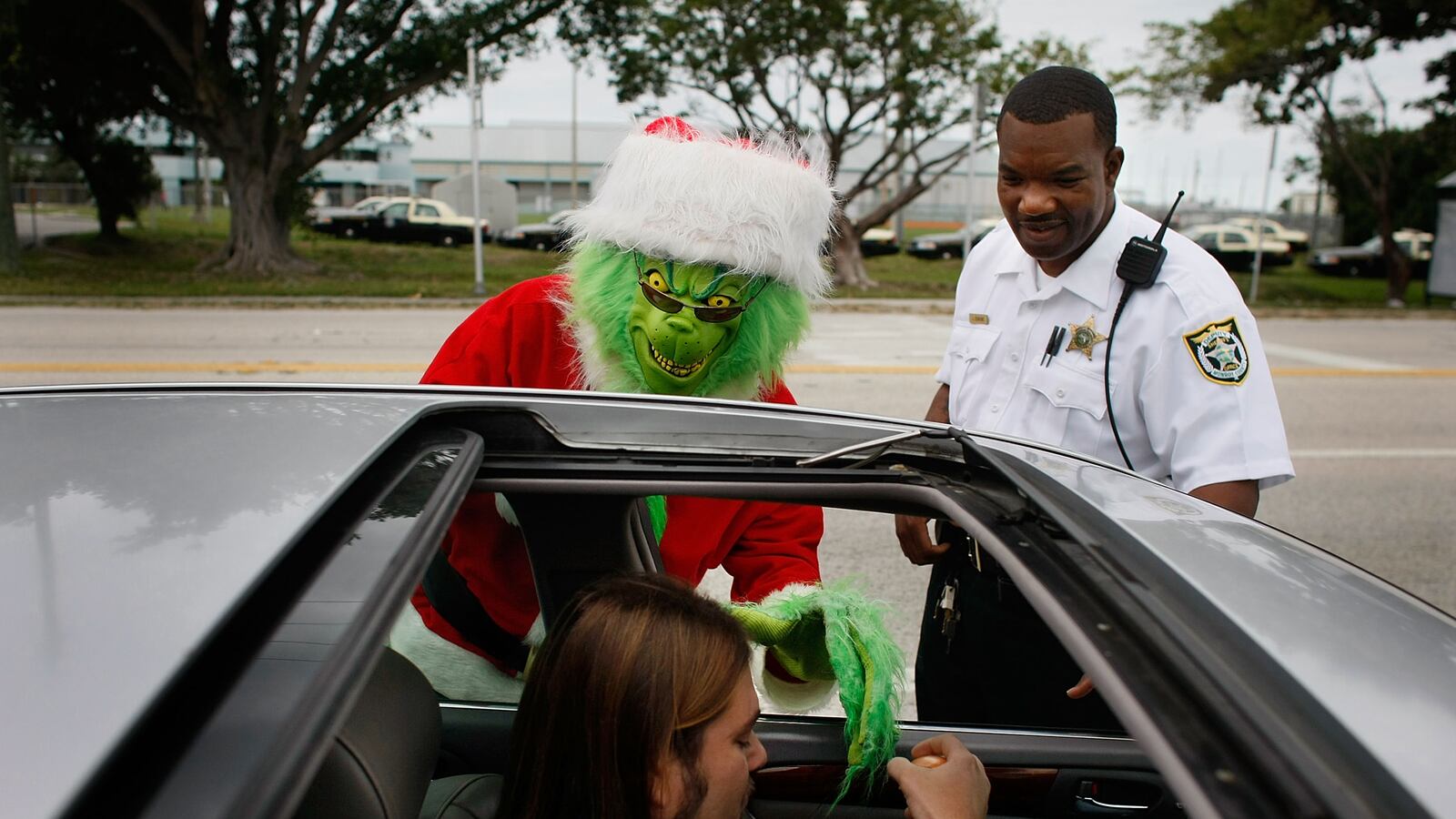 cheats/2013/12/20/grinch-dishes-out-onions-to-lousy-florida-driver/131220-weird-cheat-sheet-grinch_wpl8d8