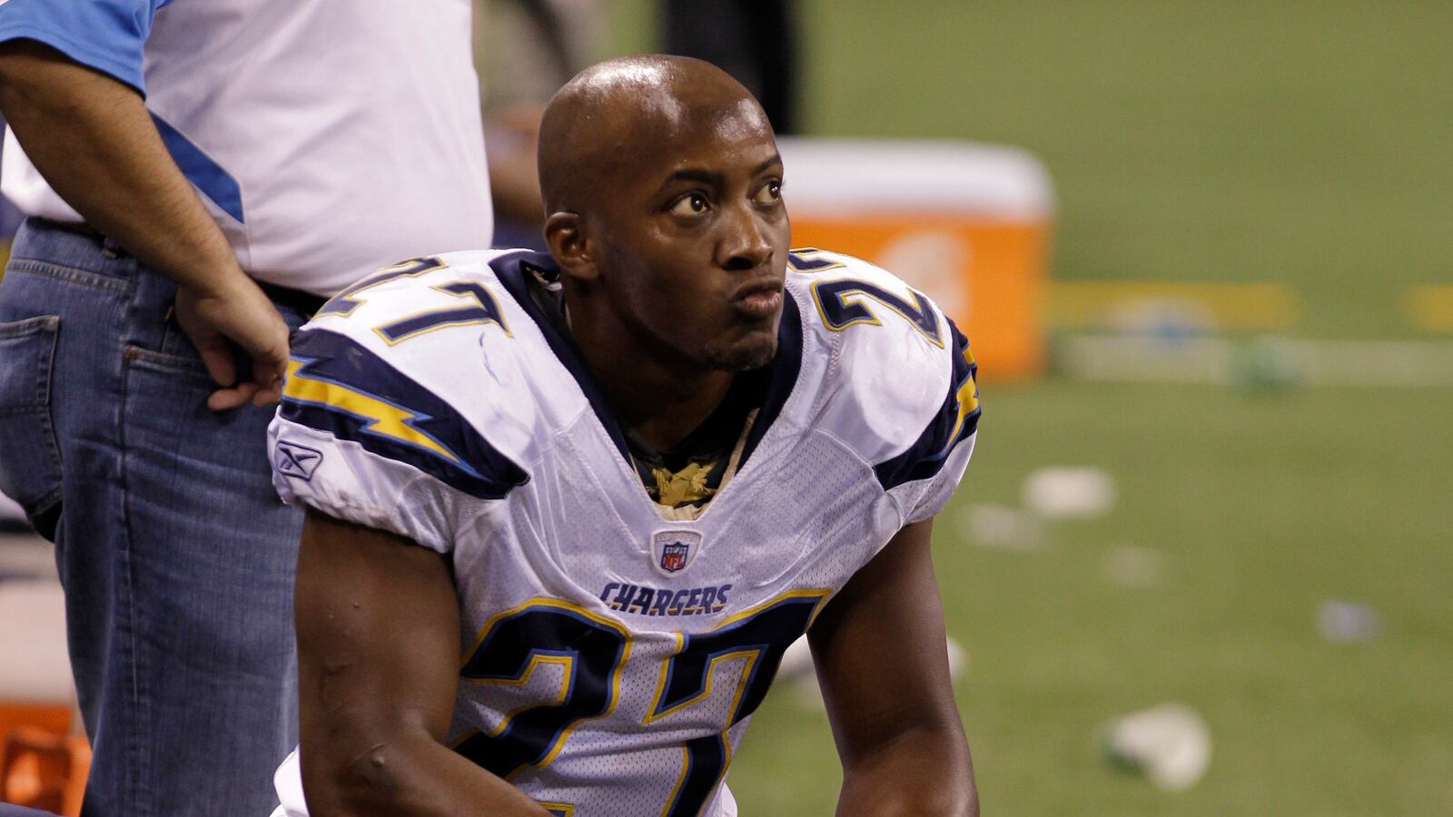 cheats/2013/09/25/ex-san-diego-chargers-player-commits-suicide/130925-paul-oliver-cheat_ucirjd