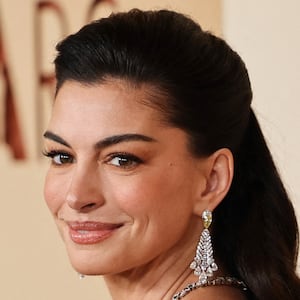 Anne Hathaway on the red carpet at the 98th Academy Awards in Hollywood in March 2026.