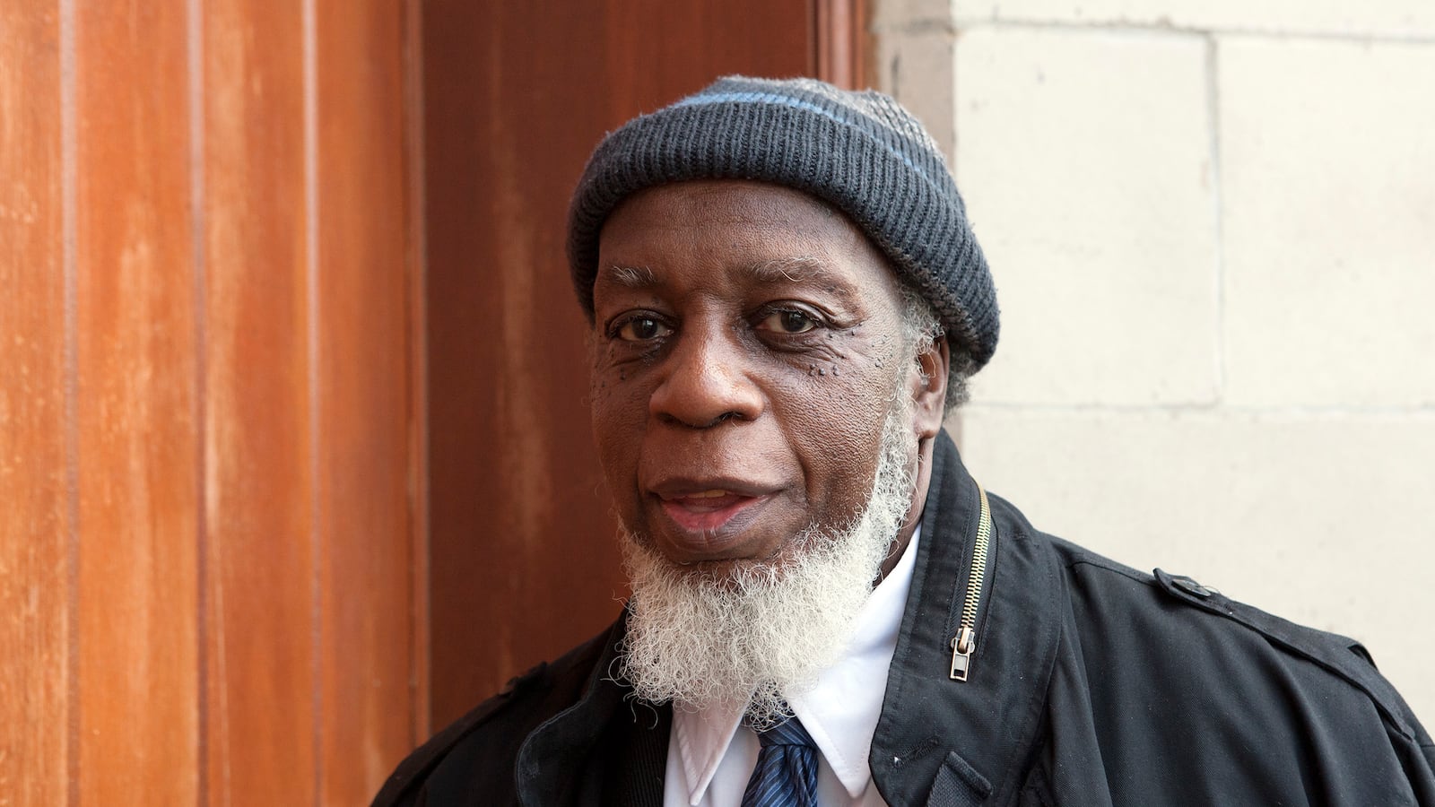 articles/2015/01/03/his-first-day-out-of-jail-after-40-years-adjusting-to-life-outside/150102-rohrlich-halfway-tease_ufdm90