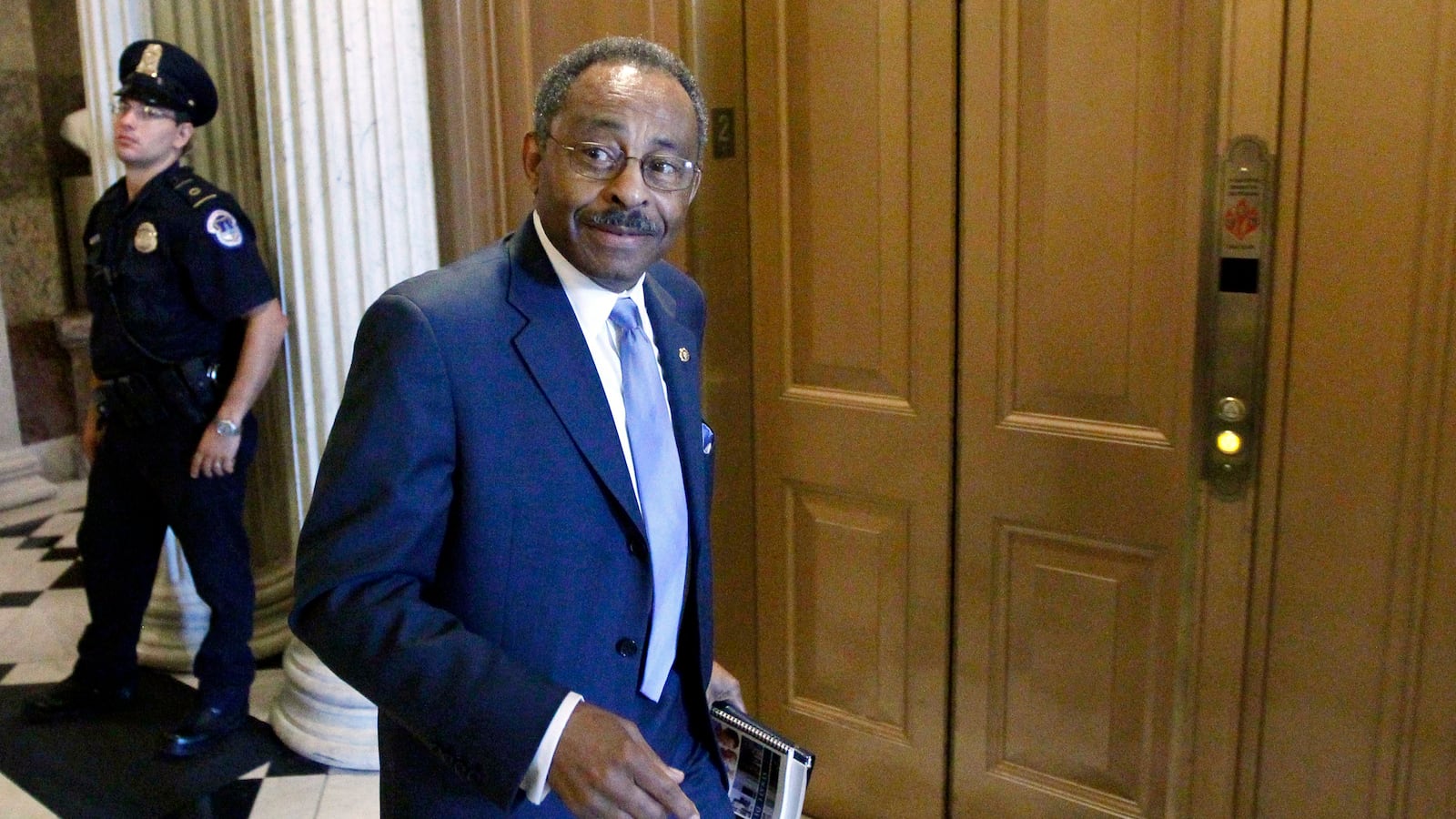 articles/2013/02/16/roland-burris-ex-senator-who-briefly-filled-obama-seat-still-nursing-wounds/130214-roland-burris-freedlander-tease_taalu2