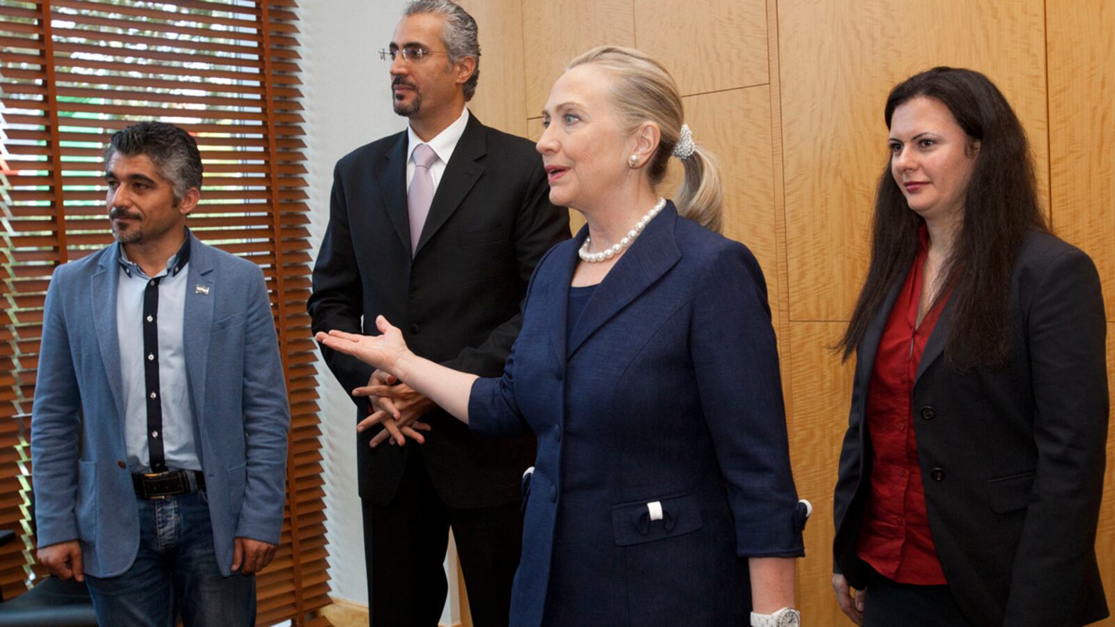 cheats/2012/08/11/u-s-turkey-consider-no-fly-zones/clinton-syria-turkey-visit-cheat_tpkldq