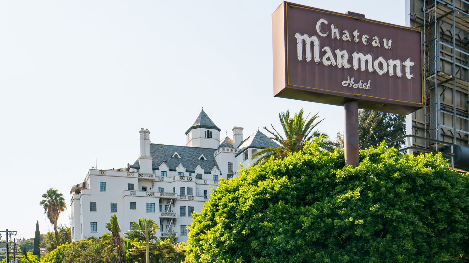 210423-hitt-chateau-marmont-tease_kuirnx