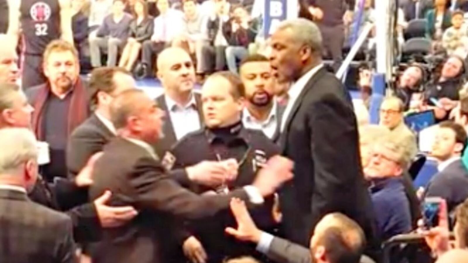 cheats/2017/02/14/knicks-lift-charles-oakley-s-madison-square-garden-ban/170214-oakley-msg-ban-lifted_zlfehu