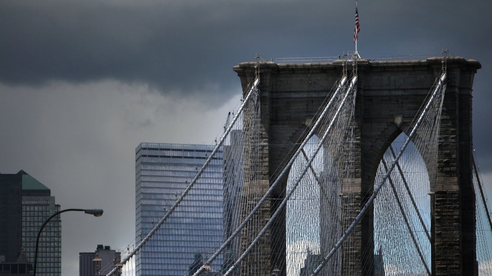 cheats/2014/08/12/germans-put-flags-on-brooklyn-bridge/140812-brooklyn-bridge_tggxwq