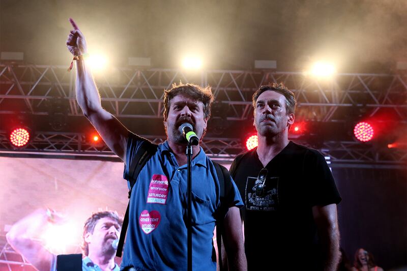 articles/2015/06/21/ed-helms-on-his-bluegrass-supergroup-and-banjo-plucking-skills/150616-rowland-ed-helms-embed_hwysfe