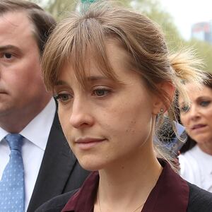 BROOKLYN, NY - MAY 04:  Actress Allison Mack (R) departs the United States Eastern District Court after a bail hearing in relation to the sex trafficking charges filed against her on May 4, 2018 in the Brooklyn borough of New York City. The actress known for her role on 'Smallville' is charged with sex trafficking. Along with alleged cult leader Keith Raniere, prosecutors say Mack recruited women to a upstate New york mentorship group NXIVM that turned them into sex slaves.  (Photo by Jemal Countess/Getty Images)