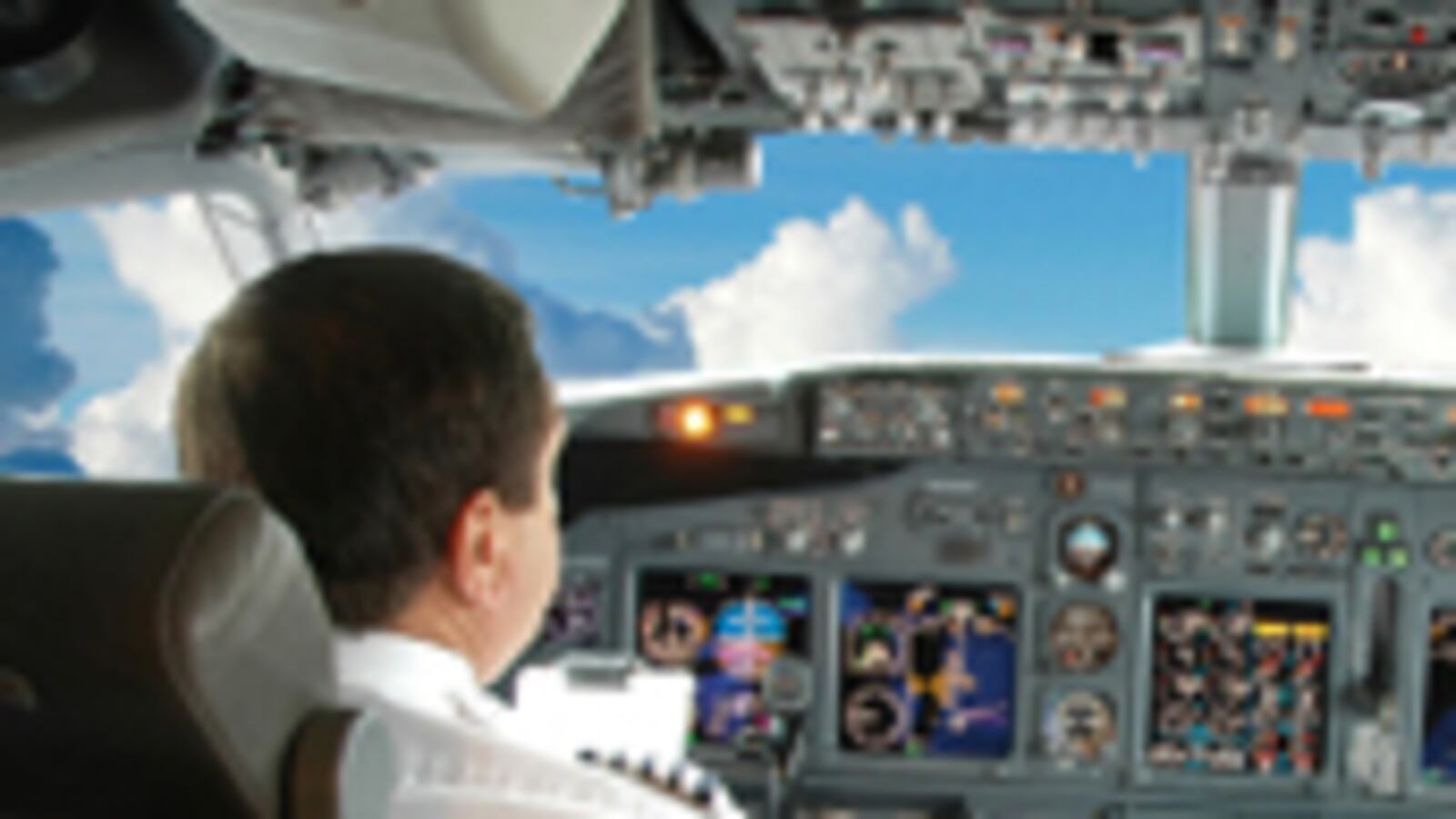 articles/2010/03/31/avoiding-close-calls-in-the-sky/irving-near-miss-flying_91620_xgdpkd