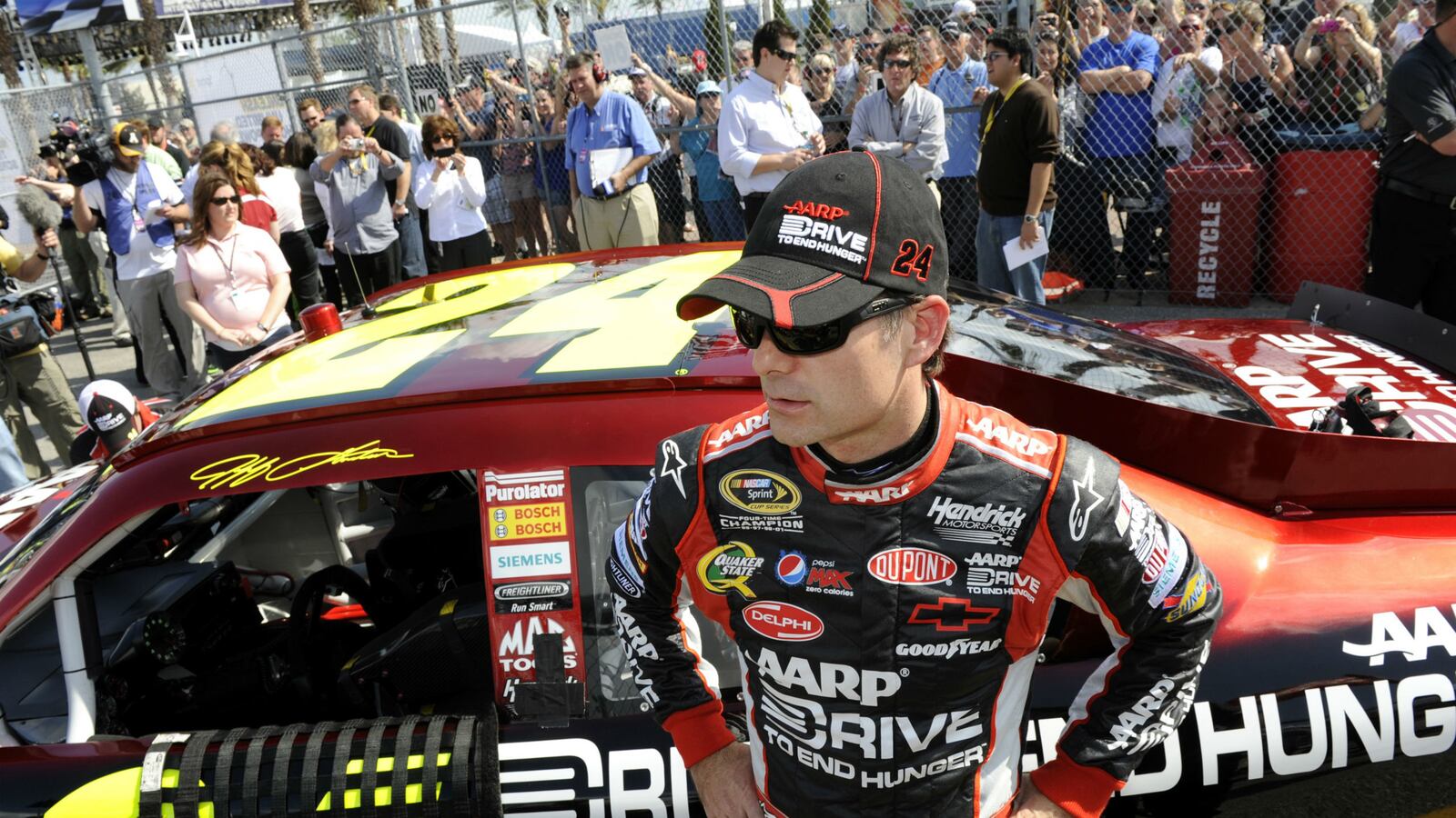 cheats/2014/11/02/nascar-drivers-brawl-after-texas-race/141102-jeff-gordon-cheat_g0mqn5
