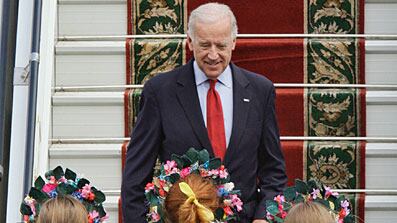 cheats/2009/07/20/bidens-balancing-act/biden-in-ukraine-2_uzeeml