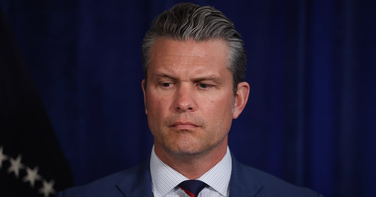 Pentagon Pete Launches Review of ‘Effectiveness’ of Women in Combat